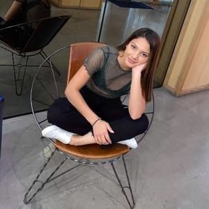 Meet your Posher, Lesly